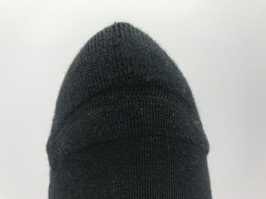 Красивые и долговечные черные хлопчатобумажные носки для профессиональных спортсменов